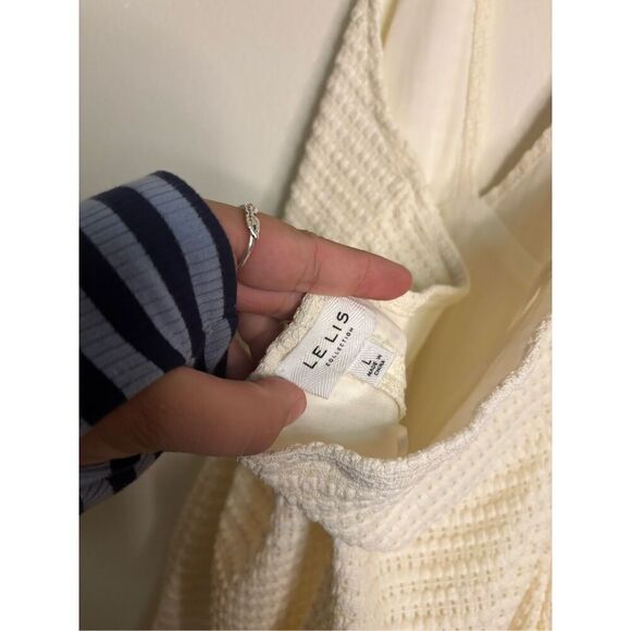 Le Lis Crochet Dress - Picture 7 of 8